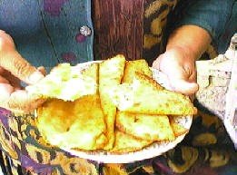 Gumahs (fried pasties)